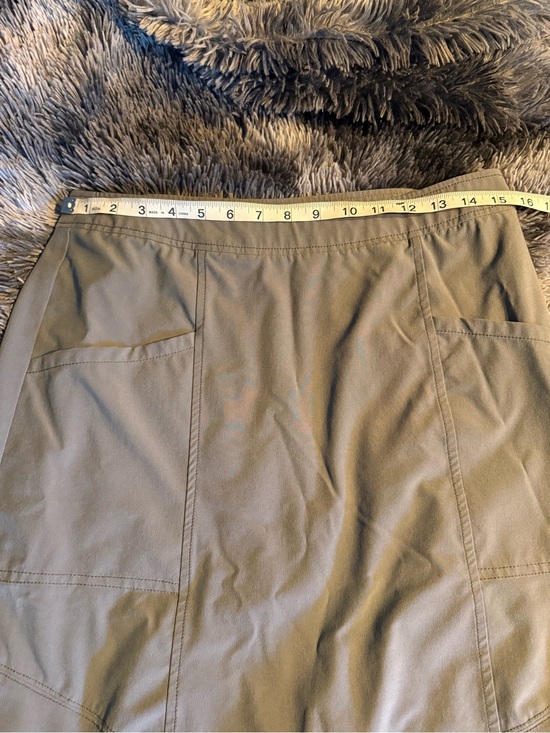Title nine Dresses & Skirts - Sz 6 title nine cargo skirt (midi)